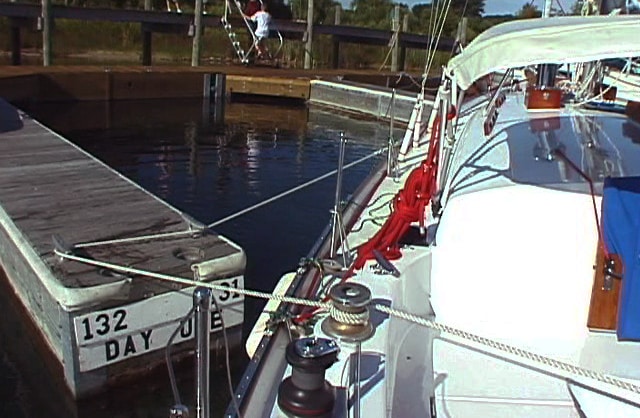 Singlehanded Docking Sail Trim - Warping out of slip